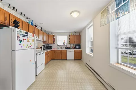Kitchen - 4 Ware Rd, Killingly, CT 06241 photo 3 of 4