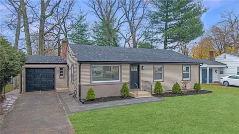 6 Hilton Ave, Riverside, RI 02915