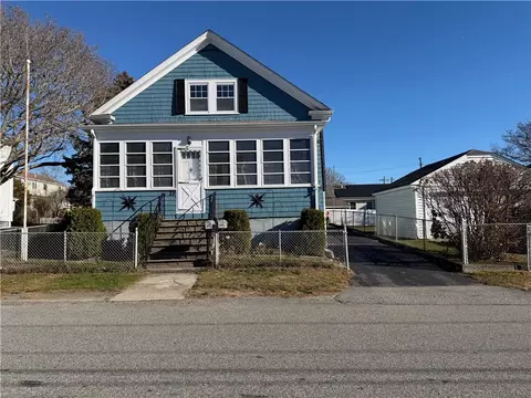 22 Magnolia St, Bristol, RI 02809