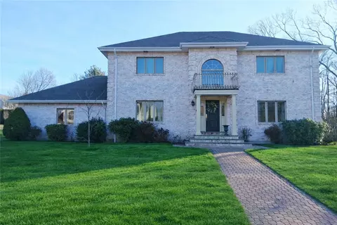 25 Linfield Cir, Lincoln, RI 02865