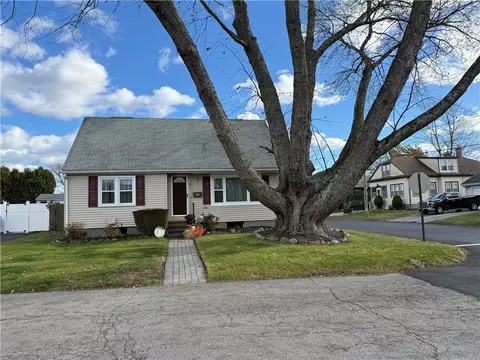 36 Gerald St, Riverside, RI 02915