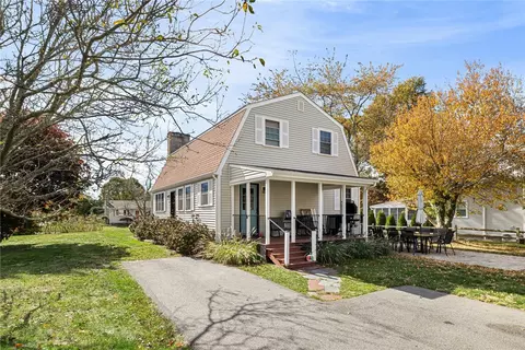 64 Juniper Trl, Narragansett, RI 02882