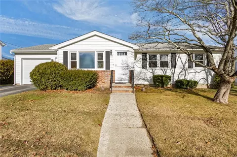 99 Salem Ave, Cranston, RI 02920