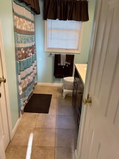 Bath - 8 Byron Blvd, Warwick, RI 02888 photo 2 of 4