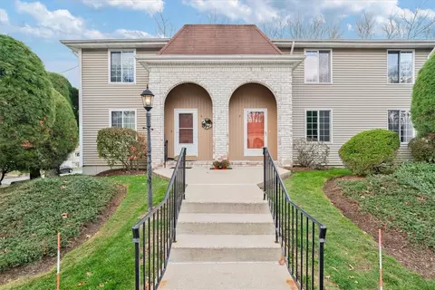 8 Marigold Cir, North Providence, RI 02904