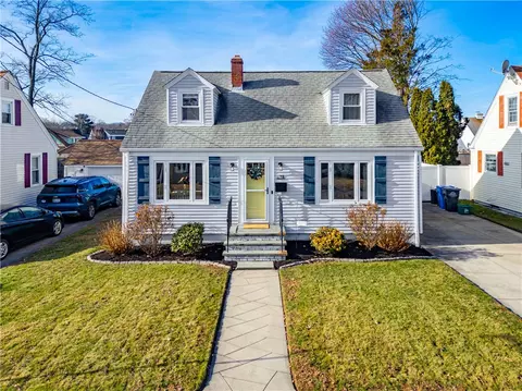 38 Bridgton Rd, Cranston, RI 02910