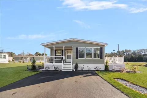 22 Valiant Dr, Coventry, RI 02816
