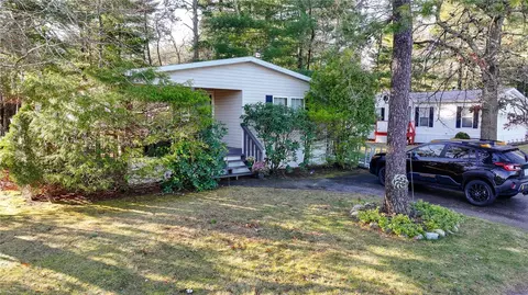 15 Kelly Ln, Coventry, RI 02816