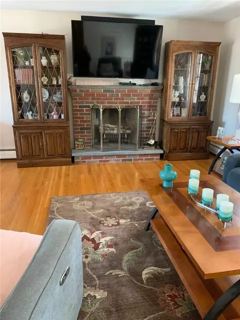 Living - 52 Walker St, Seekonk, MA 02771 photo 2 of 5