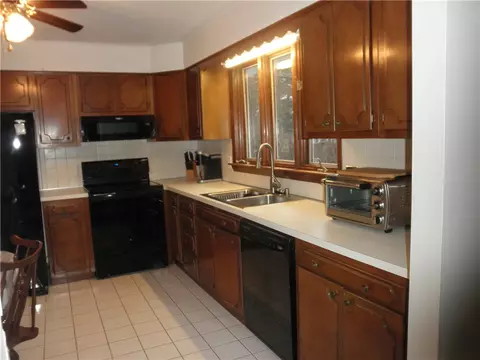 Kitchen - 52 Walker St, Seekonk, MA 02771 photo 2 of 4