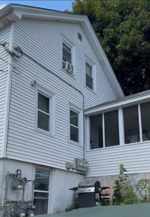 372 Hawkins St, Providence, RI 02904