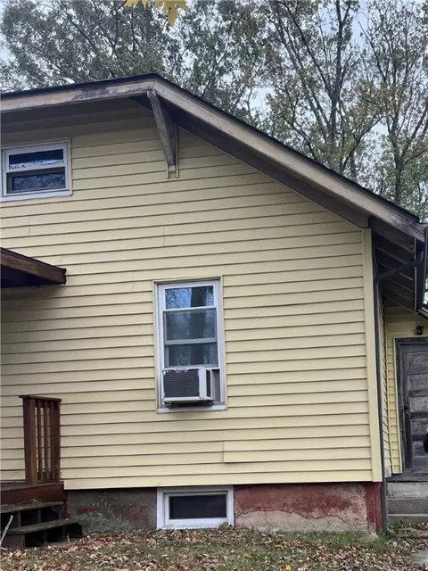 63 Shore Rd, Riverside, RI 02915