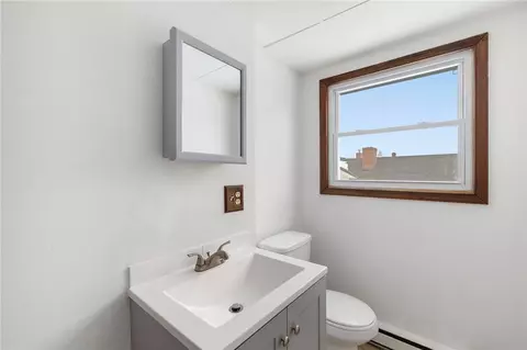 Bath - 12 Batterson Ave, Westerly, RI 02891 photo 5 of 7