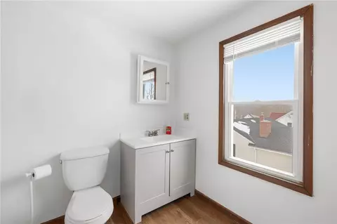 Bath - 12 Batterson Ave, Westerly, RI 02891 photo 6 of 7