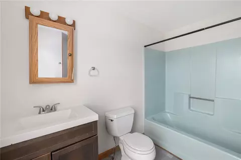 Bath - 12 Batterson Ave, Westerly, RI 02891 photo 3 of 7