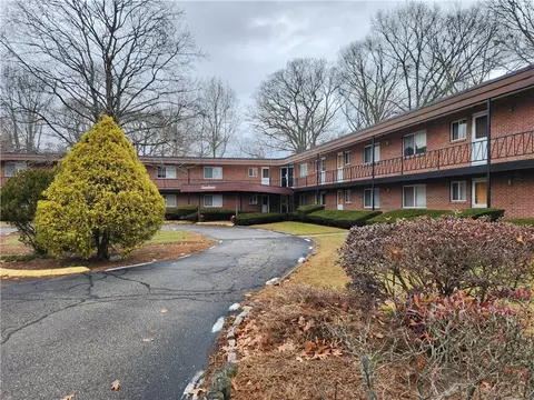 72 W Shore Rd #3, Warwick, RI 02886