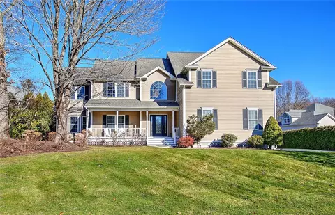 6 Grandstand Dr, Lincoln, RI 02865