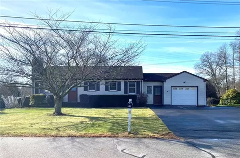 38 Eisenhower Pl, South Kingstown, RI 02879