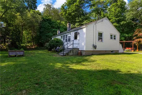 Exterior - 16 Smith St, Bristol, RI 02809 photo 10 of 11