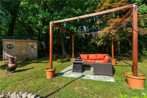 Exterior - 16 Smith St, Bristol, RI 02809 photo 3 of 11