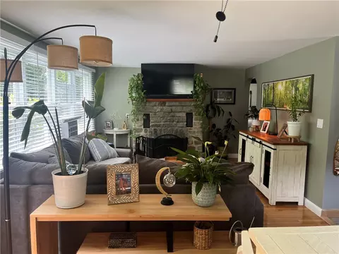 Living - 16 Smith St, Bristol, RI 02809 photo 1 of 2