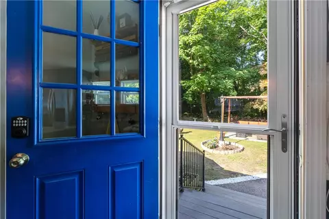 Entry Way - 16 Smith St, Bristol, RI 02809 photo 2 of 5