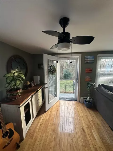 Entry Way - 16 Smith St, Bristol, RI 02809 photo 3 of 5