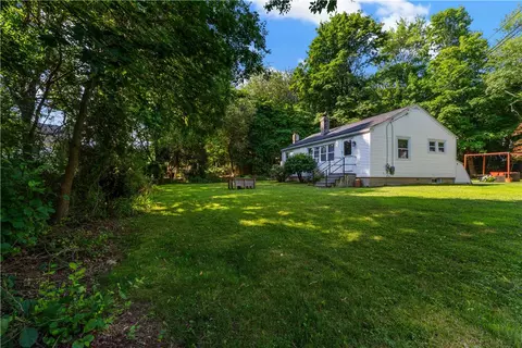 Exterior - 16 Smith St, Bristol, RI 02809 photo 2 of 11