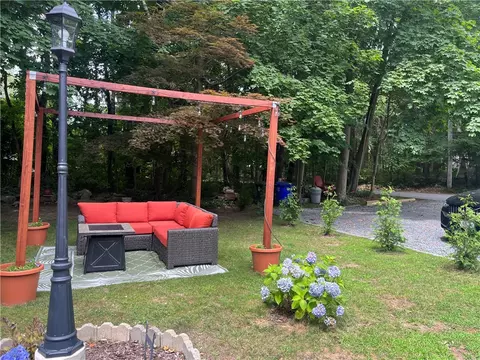 Exterior - 16 Smith St, Bristol, RI 02809 photo 5 of 11