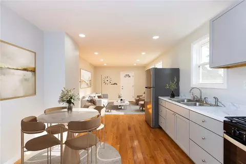 45 Tourtelott Ave, Warwick, RI 02886