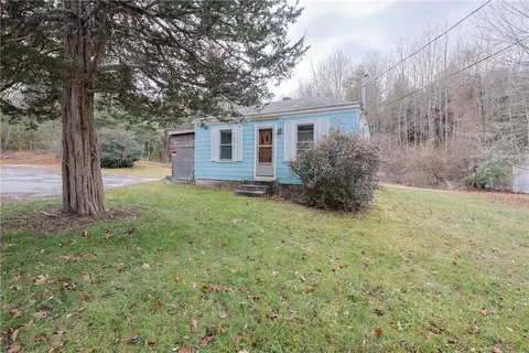 5 Lees Ln, Glocester, RI 02814