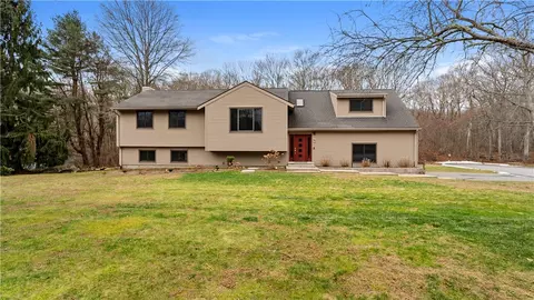 81 Burnt Cedar Dr, North Kingstown, RI 02852