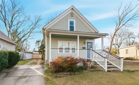 26 Glen St, Riverside, RI 02915