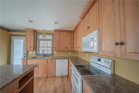 Kitchen - 44 Decubellis Ct, Glocester, RI 02814 photo 2 of 2