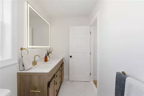 Bath - 70 Seamans St, Woonsocket, RI 02895 photo 4 of 6