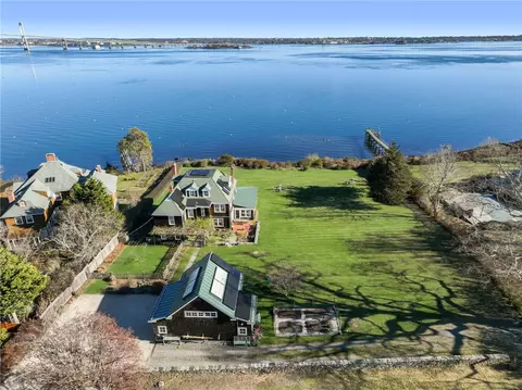 41 Walcott Ave, Jamestown, RI 02835