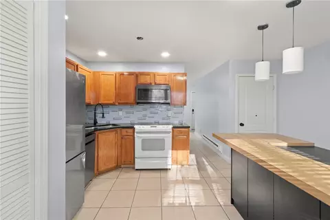 102 Dixon St #12, Providence, RI 02907