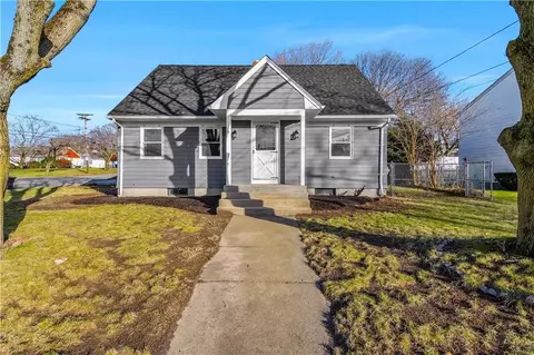 2 Meadowbrook Rd, North Providence, RI 02911