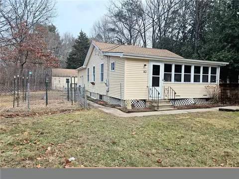 82 Wood St, Coventry, RI 02816