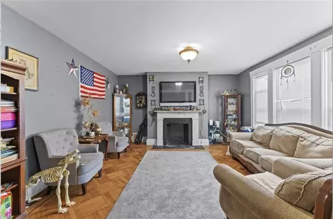 Living - 58 Oakley Rd, Woonsocket, RI 02895 photo 3 of 4