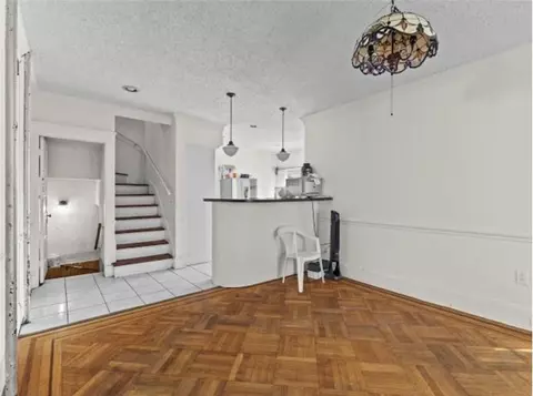 Living - 58 Oakley Rd, Woonsocket, RI 02895 photo 1 of 4