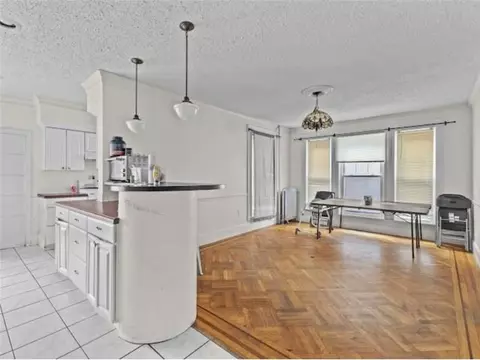 Living - 58 Oakley Rd, Woonsocket, RI 02895 photo 2 of 4