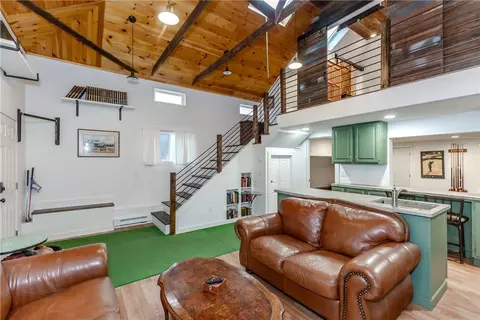 Living - 357 Warwick Neck Ave, Warwick, RI 02889 photo 5 of 6