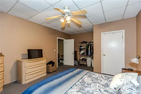 Bedroom - 357 Warwick Neck Ave, Warwick, RI 02889 photo 3 of 8