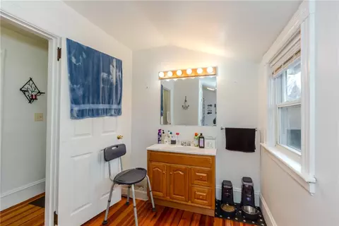 Bath - 357 Warwick Neck Ave, Warwick, RI 02889 photo 3 of 6