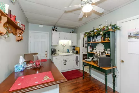 Dining - 357 Warwick Neck Ave, Warwick, RI 02889 photo 3 of 3