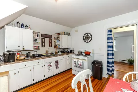 Kitchen - 357 Warwick Neck Ave, Warwick, RI 02889 photo 7 of 9
