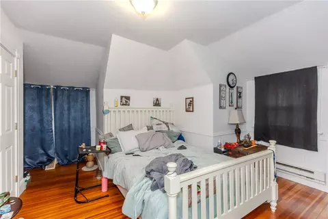 Bedroom - 357 Warwick Neck Ave, Warwick, RI 02889 photo 5 of 8