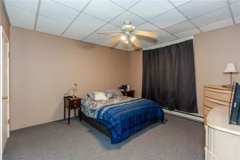 Bedroom - 357 Warwick Neck Ave, Warwick, RI 02889 photo 4 of 8