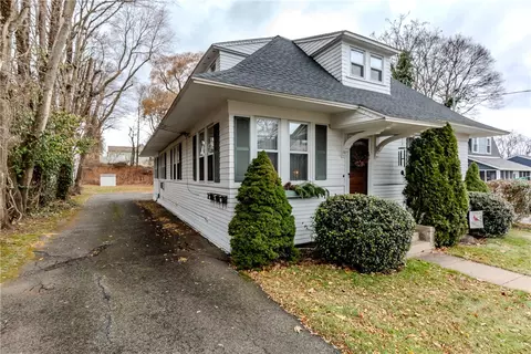 Exterior - 357 Warwick Neck Ave, Warwick, RI 02889 photo 5 of 6
